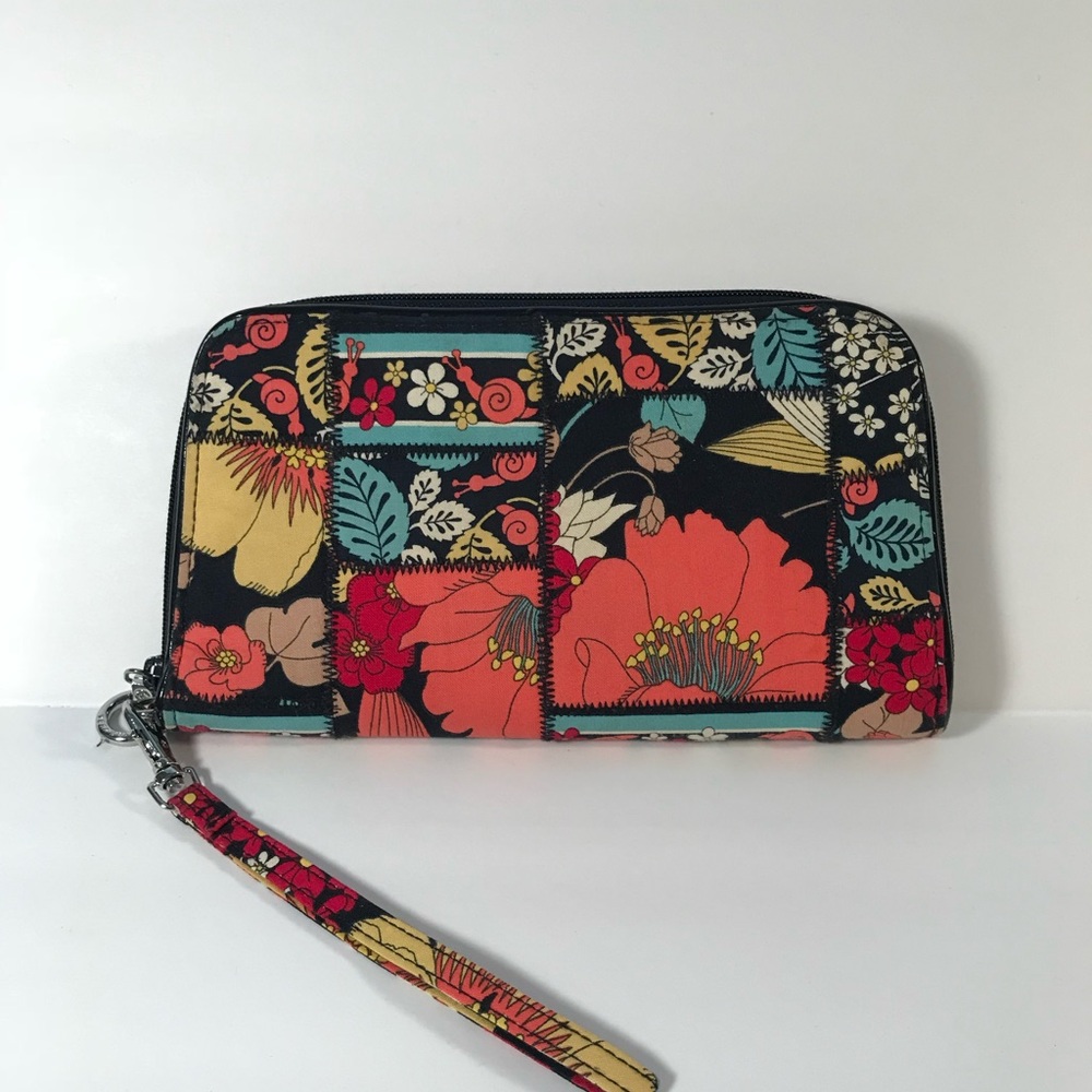 Vera Bradley Retired Happy Snails Wristlet Wallet
